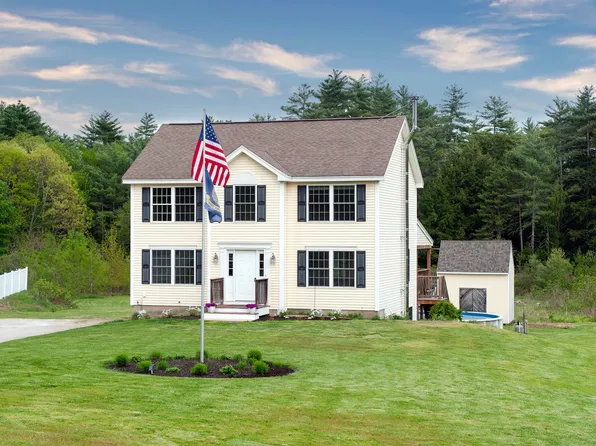 12 Molly Way, Epping, NH 03042-1926