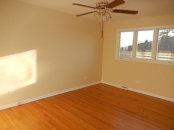 5th image of 4938 W 106th St
