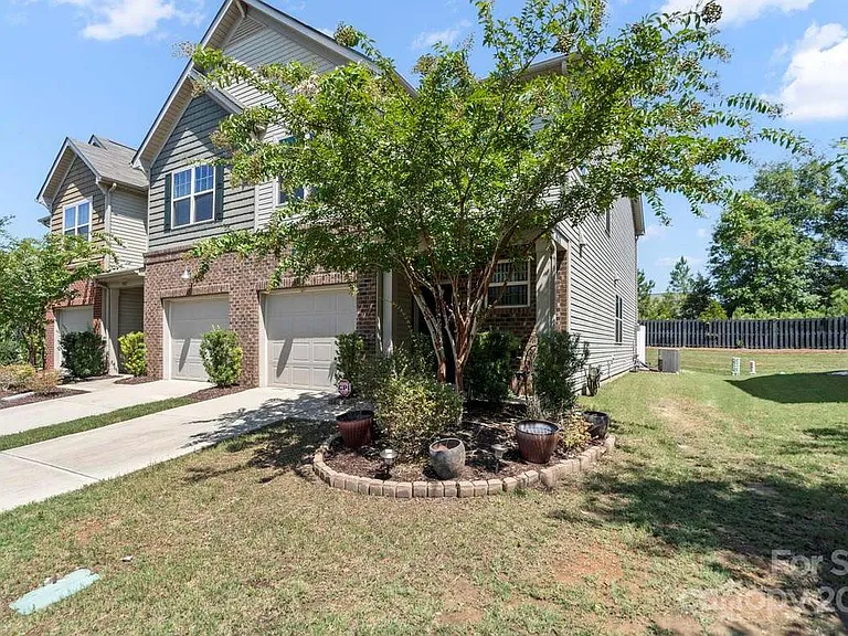 5009 Mockernut Ln — Photo 8
