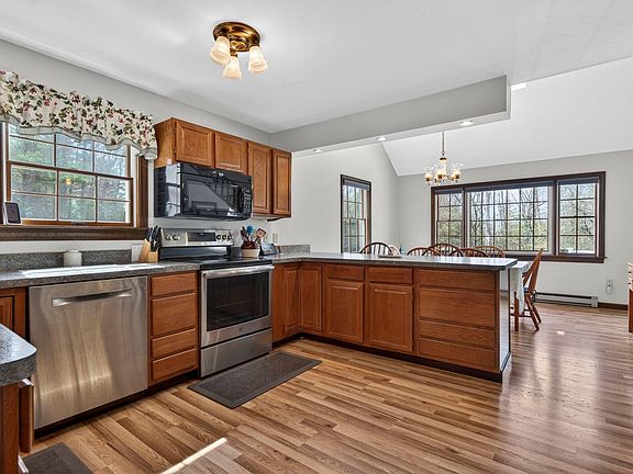 5th image of 121 Chestnut Drive