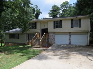 467 Pineburr Ln, Stone Mountain, GA 30087
