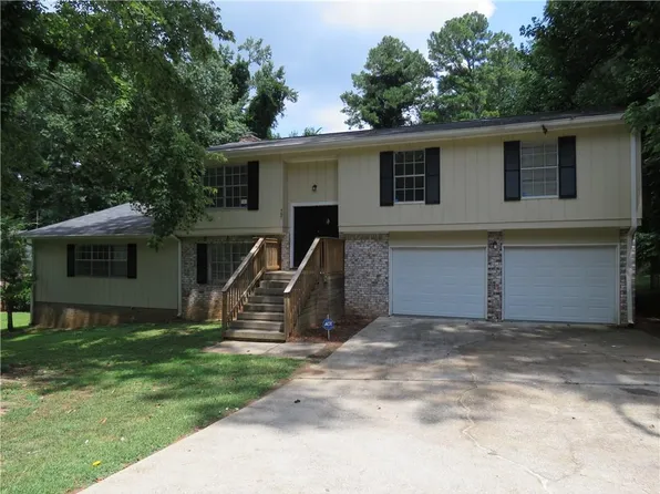467 Pineburr Ln, Stone Mountain, GA 30087