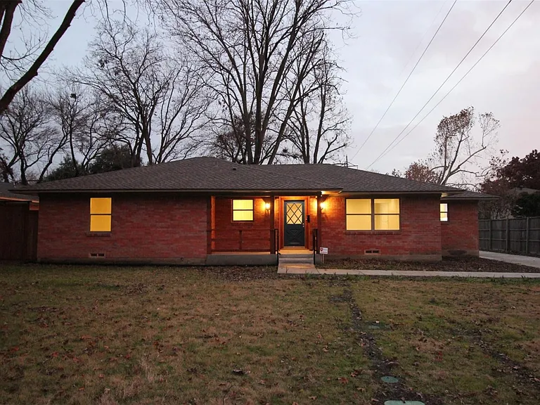 717 Greenleaf Dr — Photo 1
