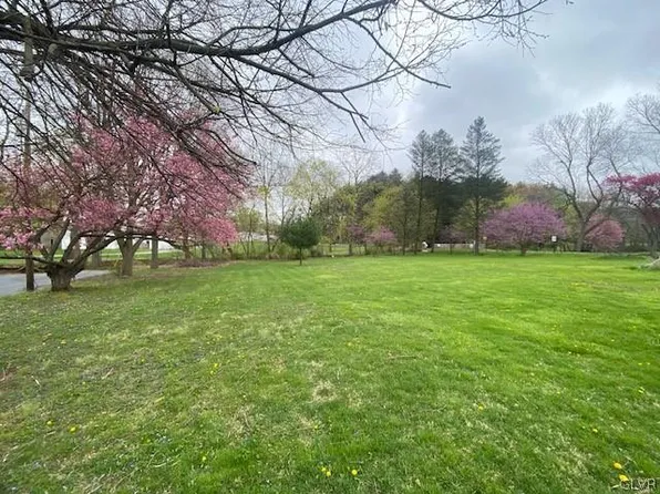 201 N Oak St, Macungie, PA 18062