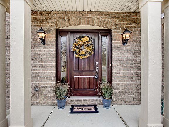 2nd image of 1385 Bourdeaux Way