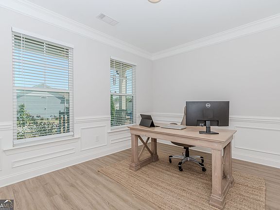 5th image of 6829 Benjamin Dr