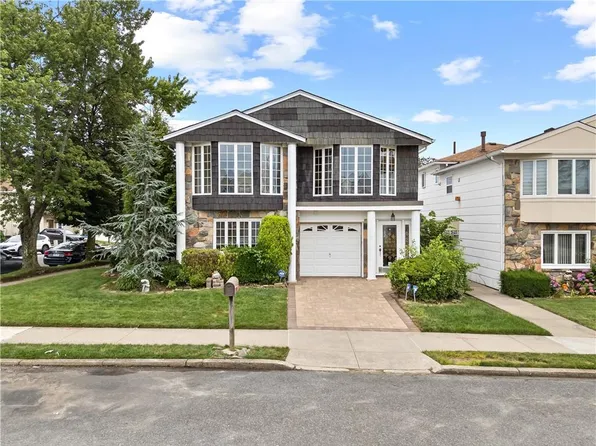 4 Bangor St, Staten Island, NY 10314