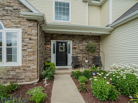 3rd image of 3 Woodbridge Ct