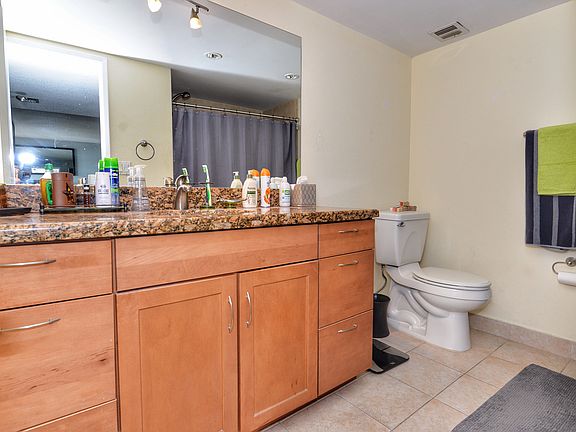 4th image of 2881 NE 33rd Ct APT 9G