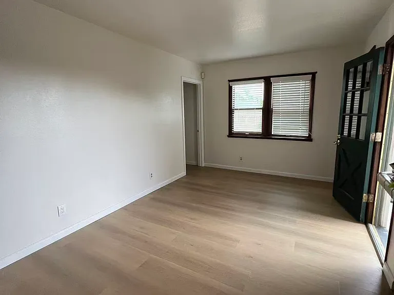 1832 W Corak St — Photo 8