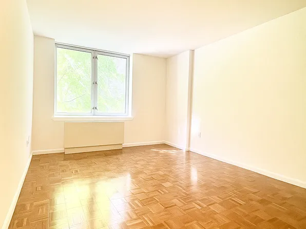 350 West 43rd Street image 14 of 17