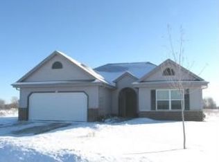 573 Big Bend Way, Hartford, WI 53027