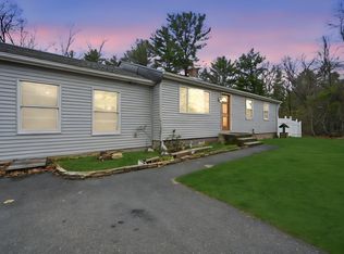 71 Sun Valley Rd, Holyoke, MA 01040