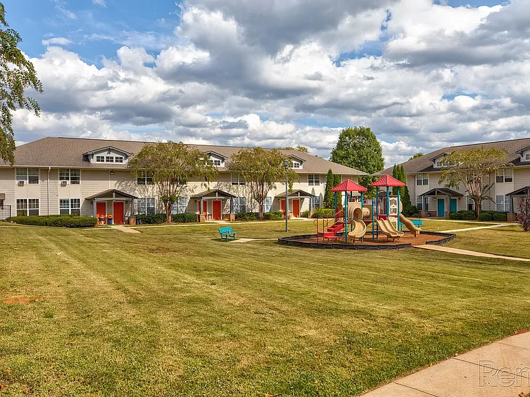Towne at Lakewood Heights — Photo 30
