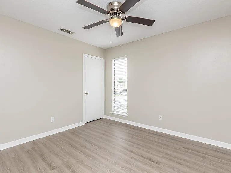 Blake's Crossing Apartments — Photo 5