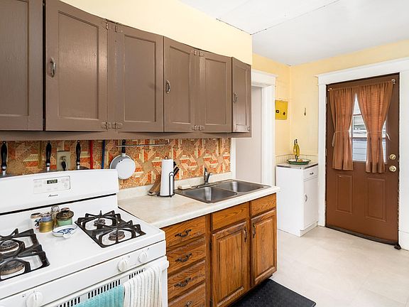 4th image of 2602 W 3rd St