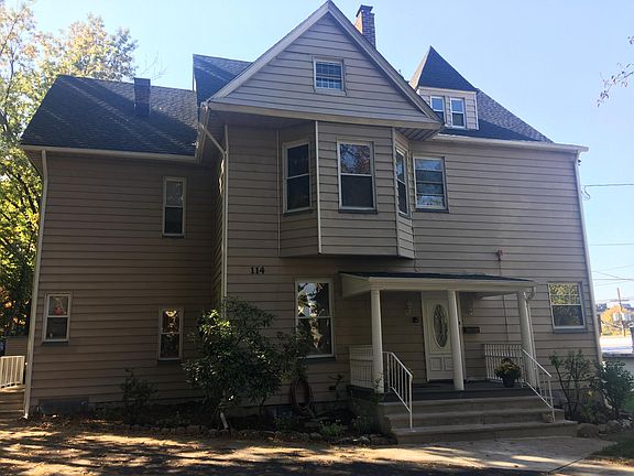 Beautiful Colonial House- Plenty of parking