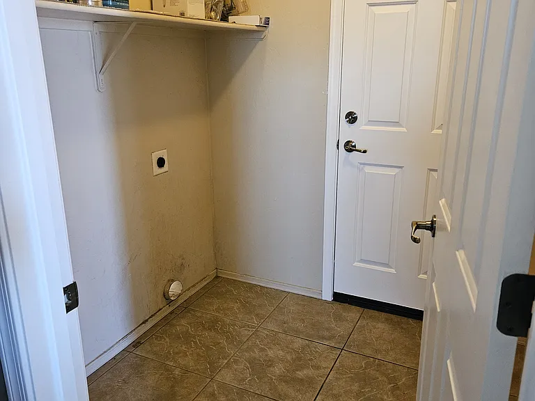 1285 Preston St — Photo 10
