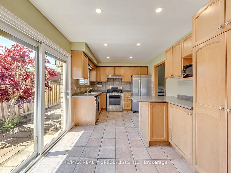 5 Country Club Dr — Photo 16