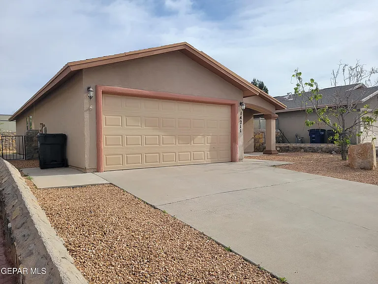 14211 Otter Point Dr — Photo 2