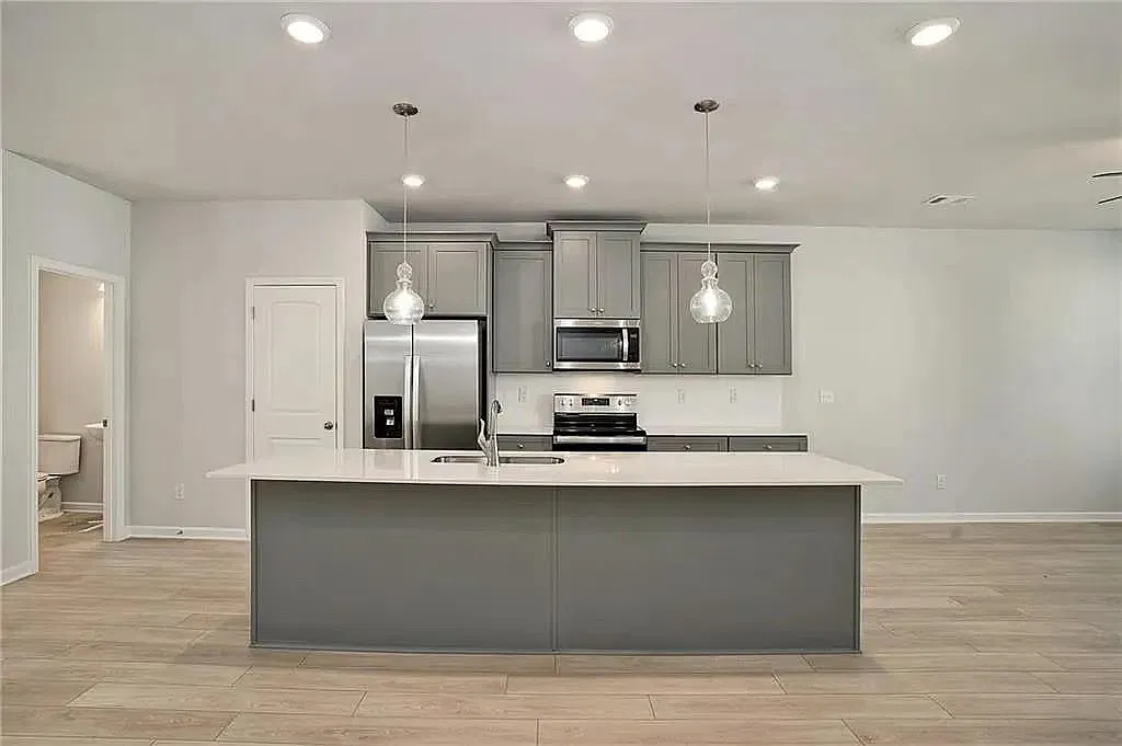 4 bed, 3.5 bath, 1941 sqft, $2,650 — Photo 3