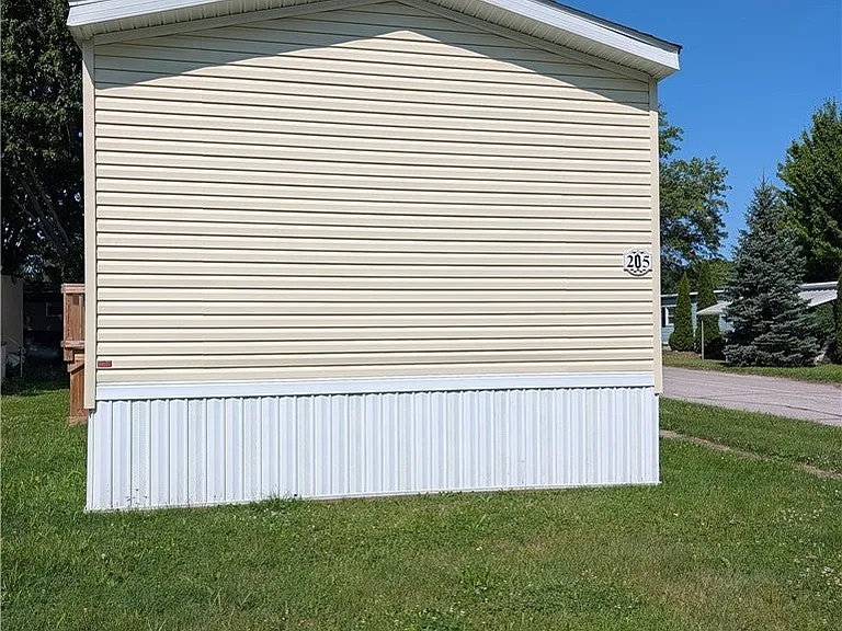 205 Greenbriar St — Photo 1