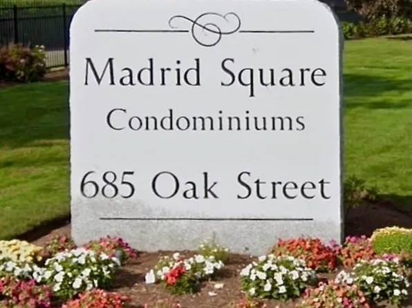 685 Oak St #17-12, Brockton, MA 02301