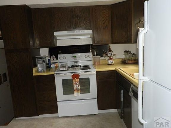 4th image of 6 Dover Ln