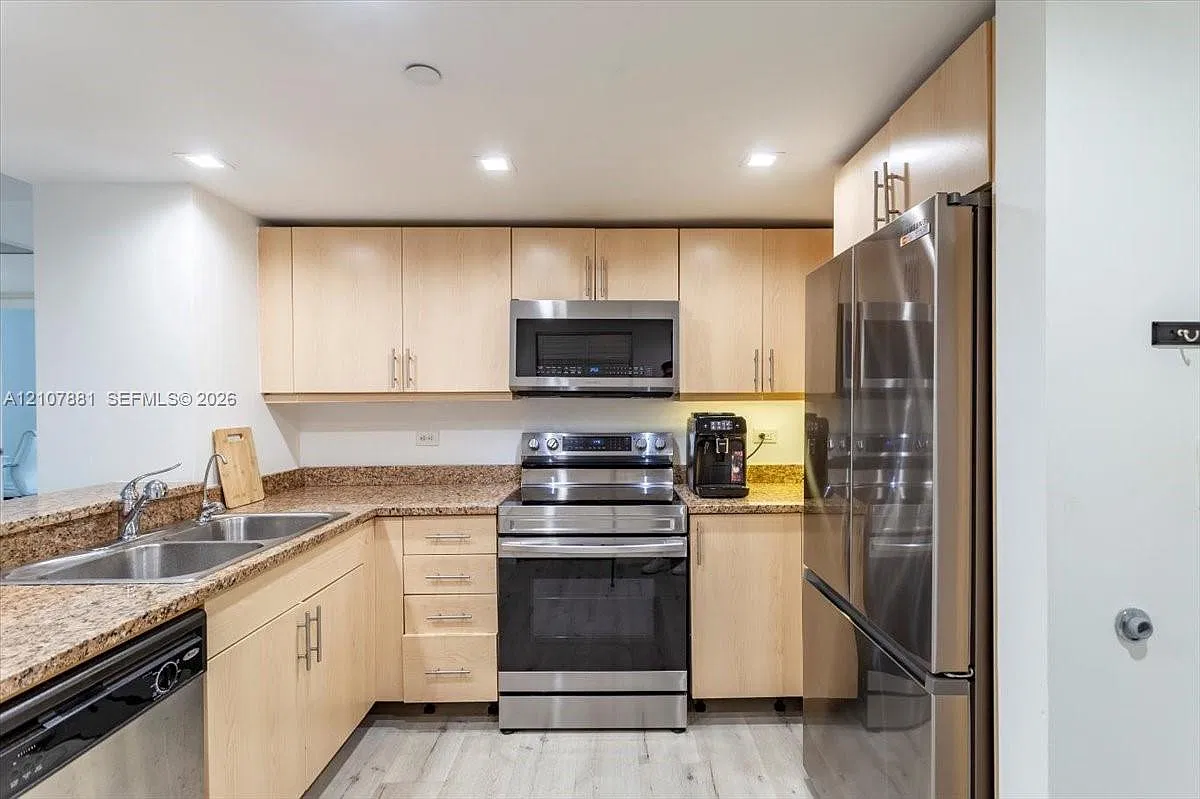 Flagler First Condo — Photo 2