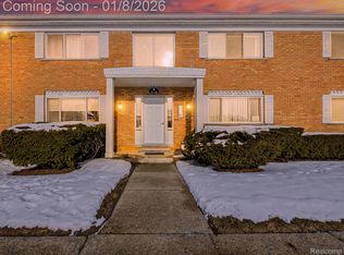 801 W Long Lake Rd APT 4, Bloomfield Hills, MI 48302