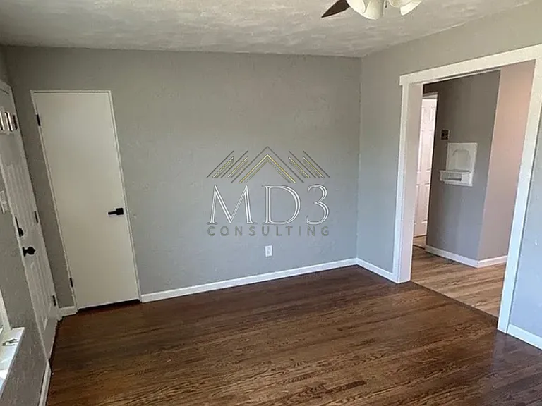 6005 Helen Ave — Photo 2