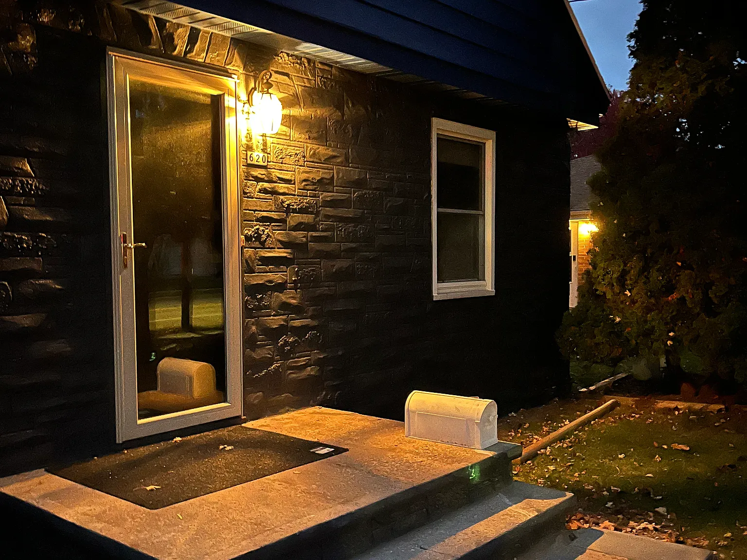 3 bed, 1400 sqft, $1,900 — Photo 2