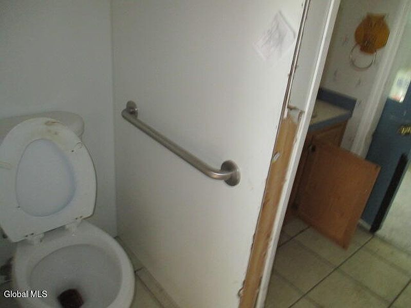 5th image of 352 Lee Road