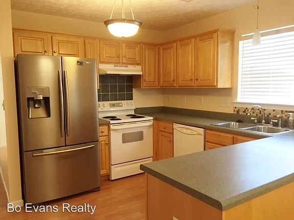 5th image of 818 Cottage Ln