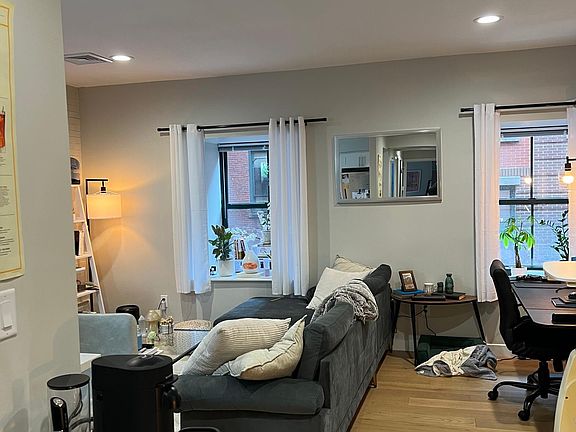 4th image of 1657 Washington St #207