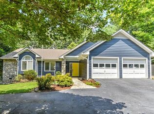 2 W Rutledge Ct, Fletcher, NC 28732