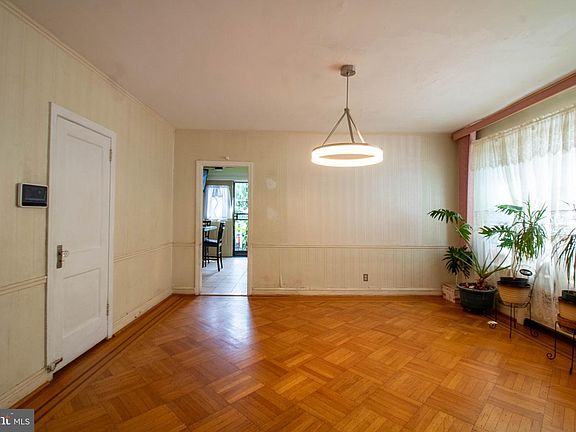 4th image of 5920 Woodbine Ave
