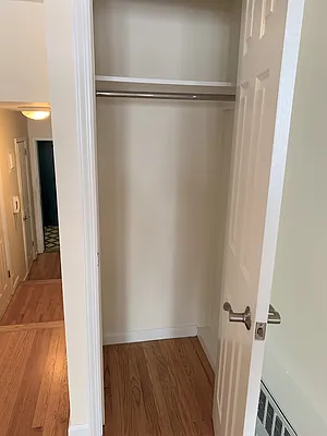 Rented by Manhattan Realty Group | media 25