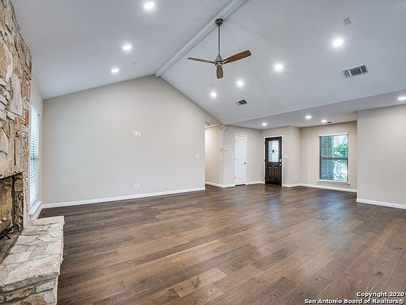 5th image of 15107 Oakmere St