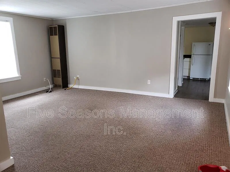 3 bed, 1.0 bath, 1100 sqft, $2,500 — Photo 3
