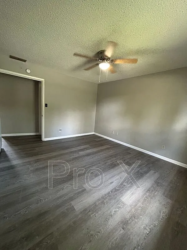 2 bed, 1.0 bath, $750 — Photo 4