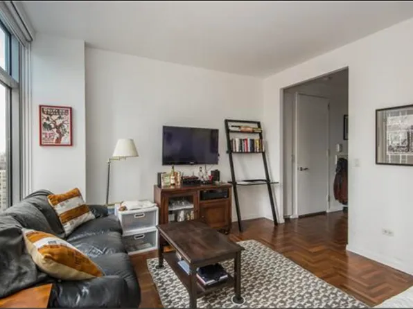250 East 54th Street image 1 of 5