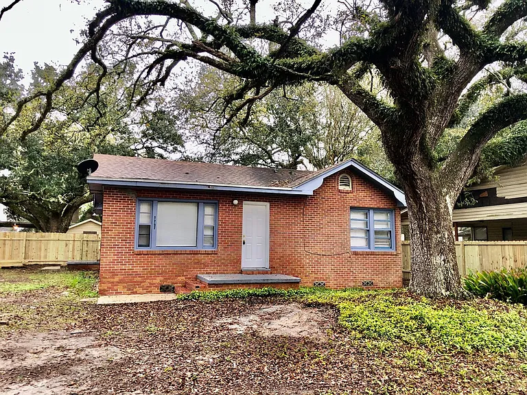 1707 Stanley Dr — Photo 1