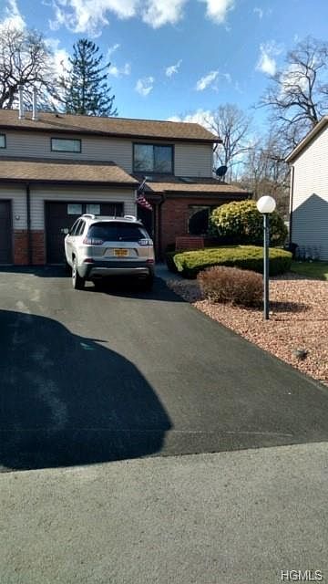 1st image of 537 Barberry Ln
