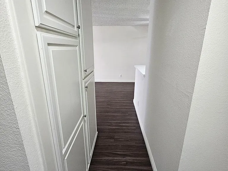 Villa Versailles Apartments — Photo 10