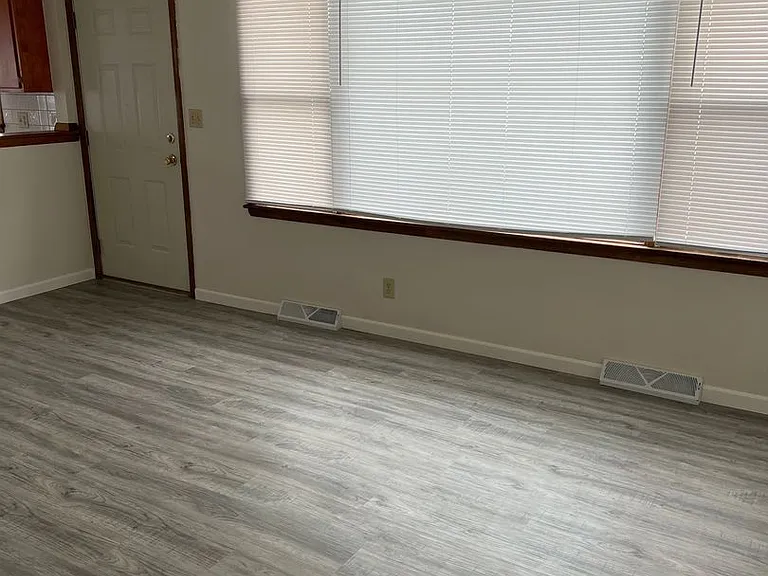 3410 Garfield Dr — Photo 2