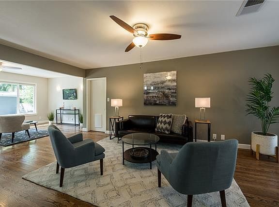 4th image of 2319 Westoak Dr