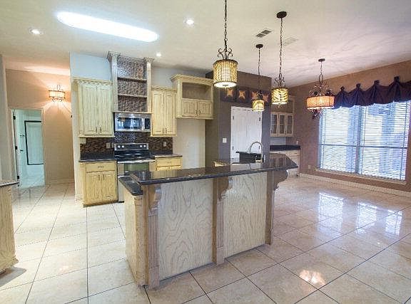5th image of 4700 N 30th Ln