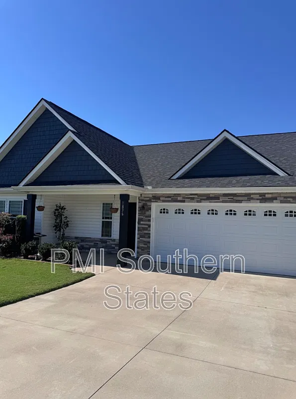 3 bed, 2.0 bath, 1899 sqft, $1,900 — Photo 1