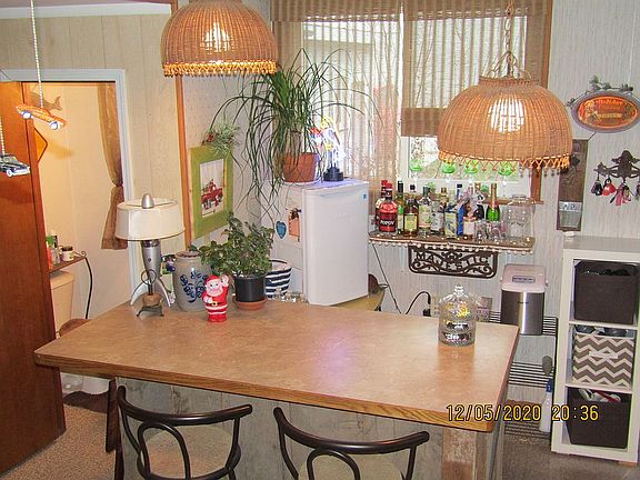 Bar and 1/2 bath, main floor